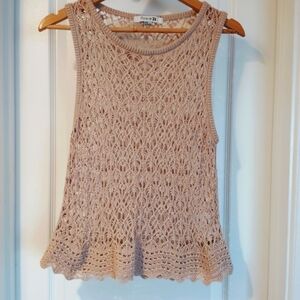 NWOT FOREVER 21 OPEN CROCHET SLEEVELESS RUFFLE Y2K BOHO MED TOP FESTIVAL BEACH